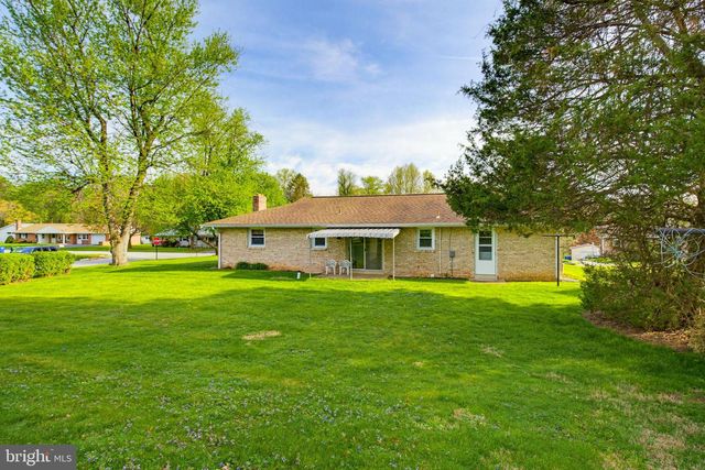 42 WOODLAND DR, York, PA 17407