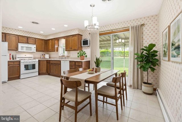 42 WOODLAND DR, York, PA 17407
