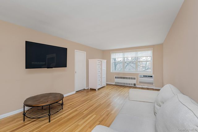 76 DeHaven Drive 6L, Yonkers, NY 10703