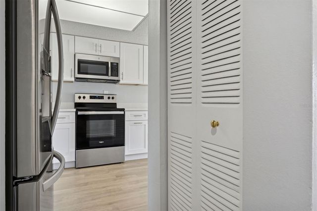 5110 TENNIS COURT CIRCLE 86, Tampa, FL 33617