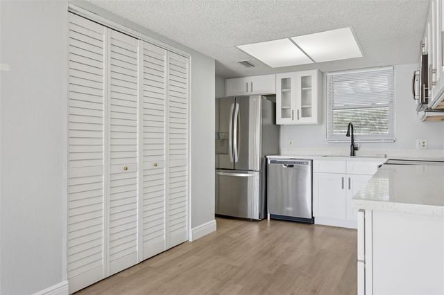 5110 TENNIS COURT CIRCLE 86, Tampa, FL 33617