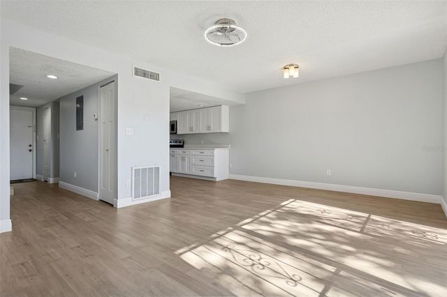 5110 TENNIS COURT CIRCLE 86, Tampa, FL 33617