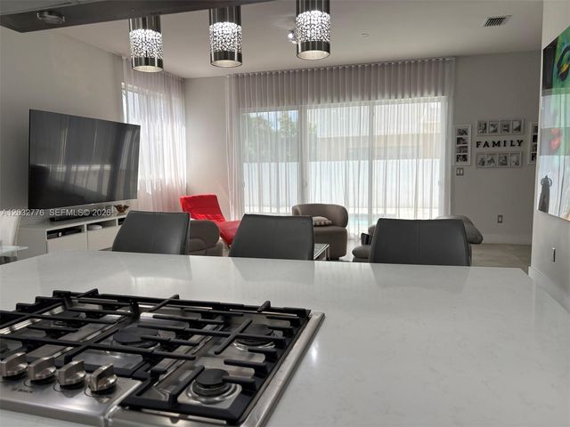 7433 NW 99th Avenue, Doral, FL 33178
