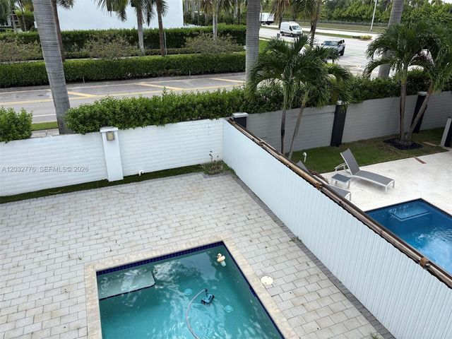7433 NW 99th Avenue, Doral, FL 33178
