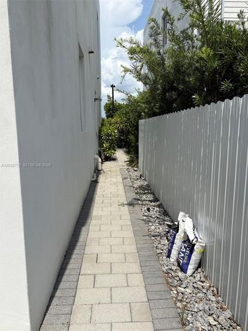 7433 NW 99th Avenue, Doral, FL 33178