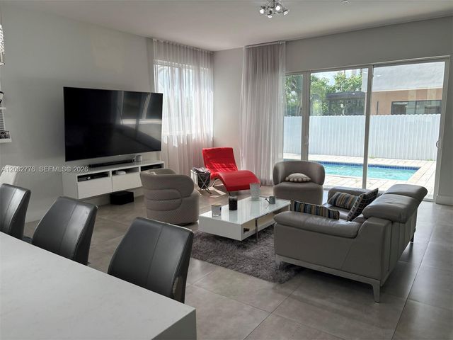 7433 NW 99th Avenue, Doral, FL 33178