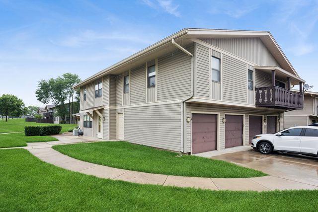 5775 Madrid Court B, Hanover Park, IL 60133