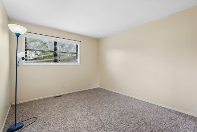5775 Madrid Court B, Hanover Park, IL 60133