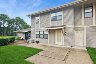 5775 Madrid Court B, Hanover Park, IL 60133