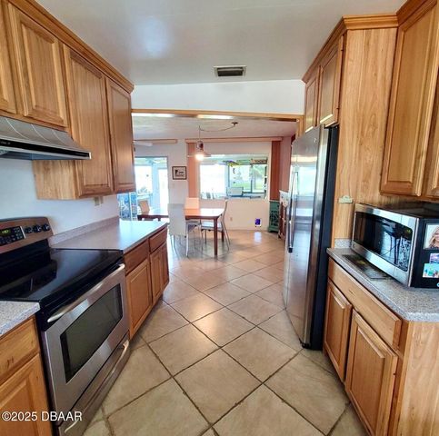 8 Richmond Drive, New Smyrna Beach, FL 32169