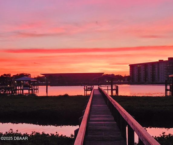 8 Richmond Drive, New Smyrna Beach, FL 32169