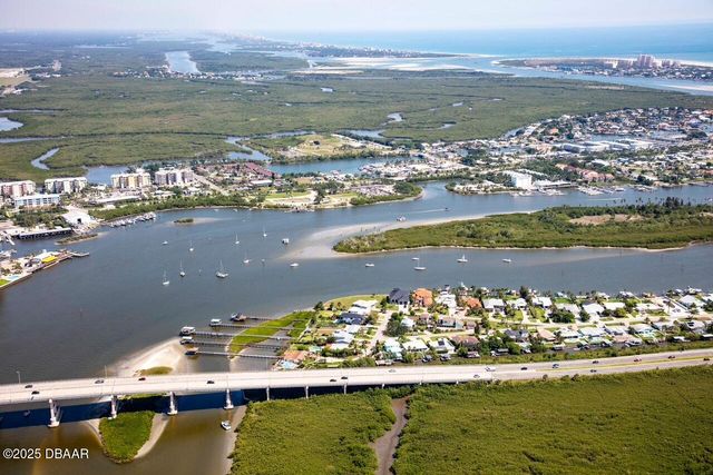 8 Richmond Drive, New Smyrna Beach, FL 32169