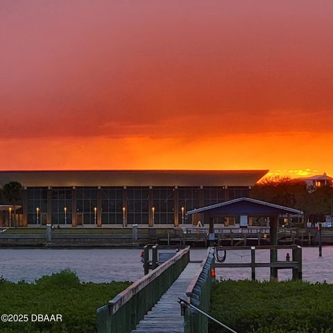 8 Richmond Drive, New Smyrna Beach, FL 32169