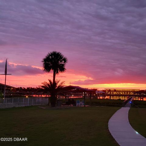 8 Richmond Drive, New Smyrna Beach, FL 32169