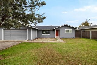920 N 10th Street, Central Point, OR 97502