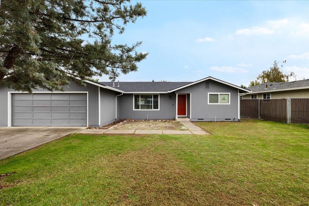 920 N 10th Street, Central Point, OR 97502