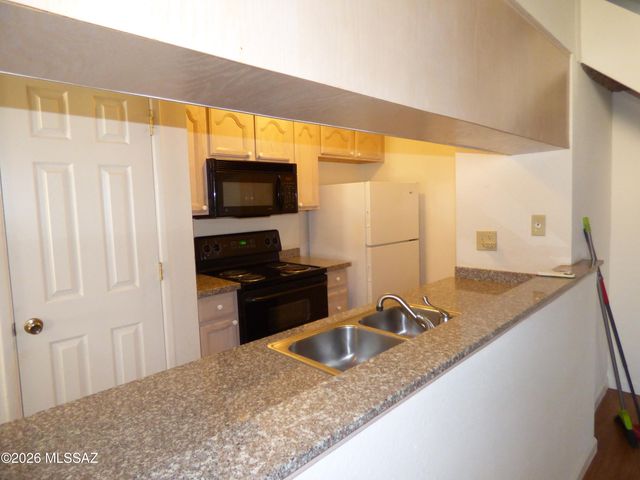 6565 E Calle La Paz B, Tucson, AZ 85715