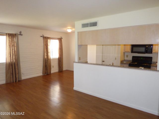 6565 E Calle La Paz B, Tucson, AZ 85715