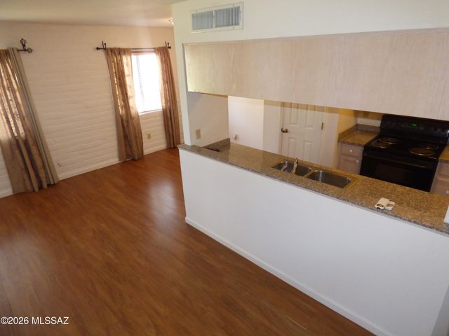 6565 E Calle La Paz B, Tucson, AZ 85715