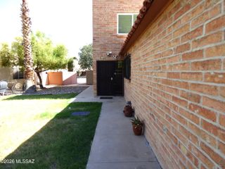 6565 E Calle La Paz B, Tucson, AZ 85715