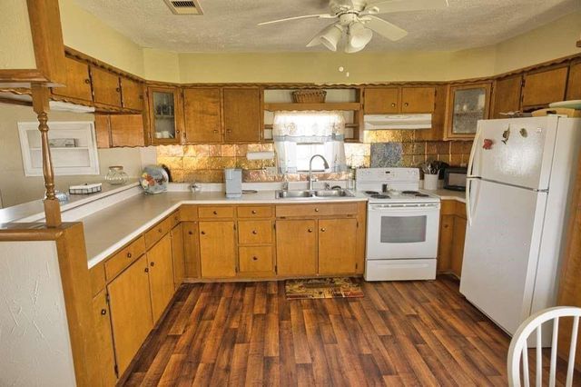 803 Cr 202, Sargent, TX 77414