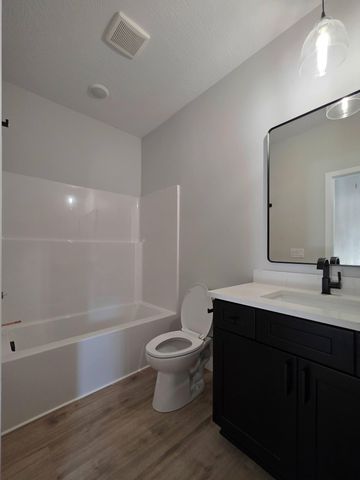 112 E Acacia Circle, Clever, MO 65631