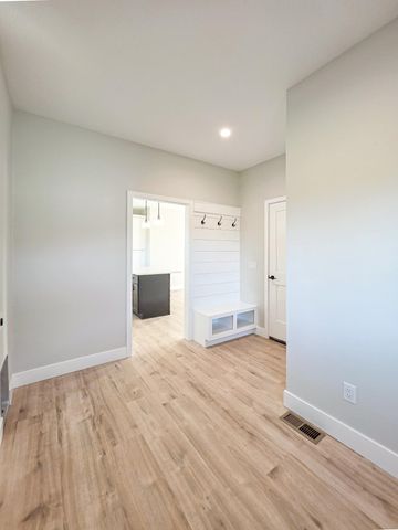 112 E Acacia Circle, Clever, MO 65631