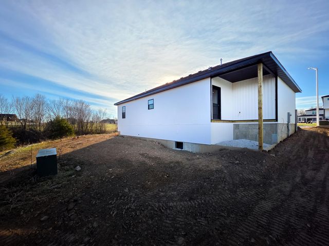 112 E Acacia Circle, Clever, MO 65631