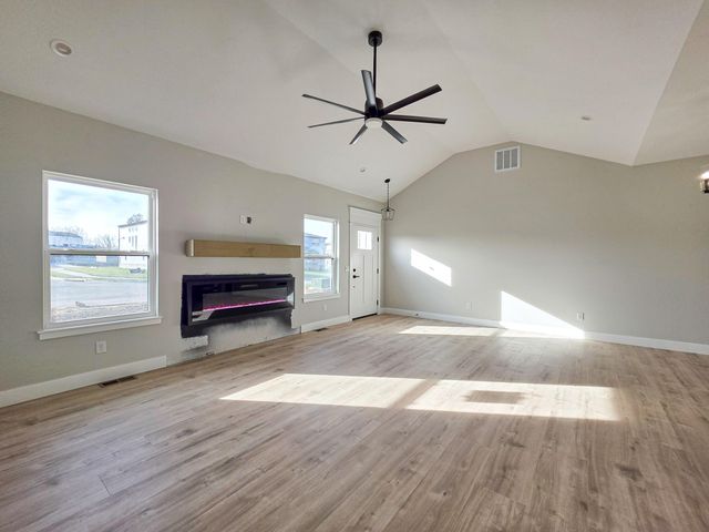 112 E Acacia Circle, Clever, MO 65631