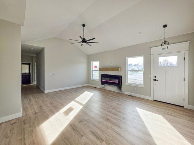 112 E Acacia Circle, Clever, MO 65631