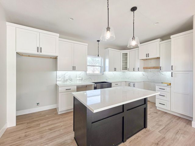 112 E Acacia Circle, Clever, MO 65631