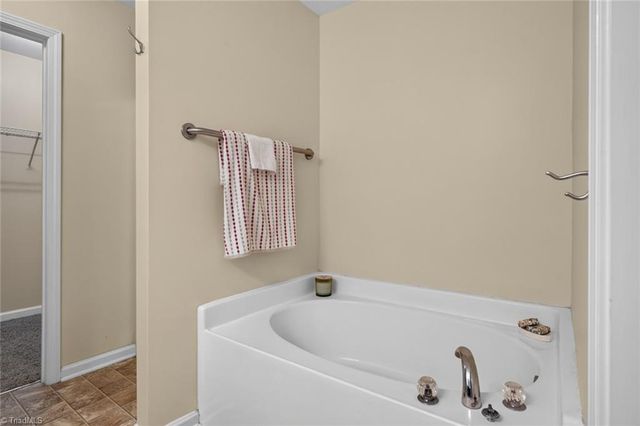 2279 Hartfield Circle, Winston-salem, NC 27103