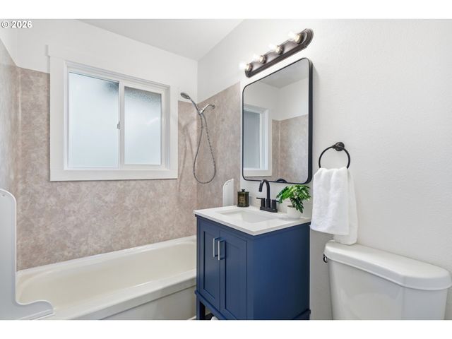 10323 Ne 58TH St, Vancouver, WA 98662