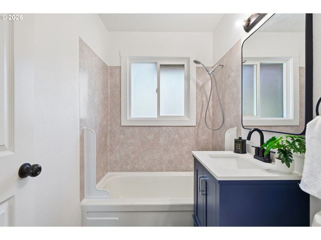 10323 Ne 58TH St, Vancouver, WA 98662