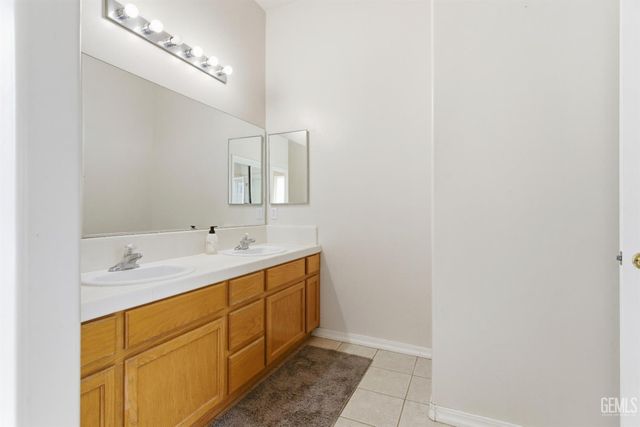 2415 Macau Street, Bakersfield, CA 93313