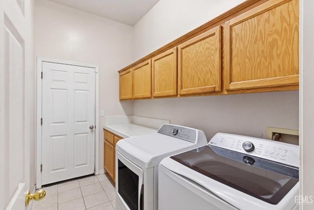 2415 Macau Street, Bakersfield, CA 93313
