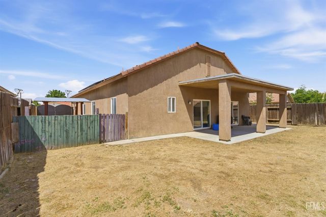 2415 Macau Street, Bakersfield, CA 93313