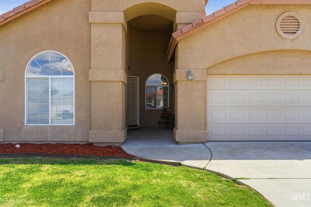 2415 Macau Street, Bakersfield, CA 93313
