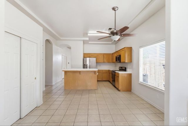 2415 Macau Street, Bakersfield, CA 93313
