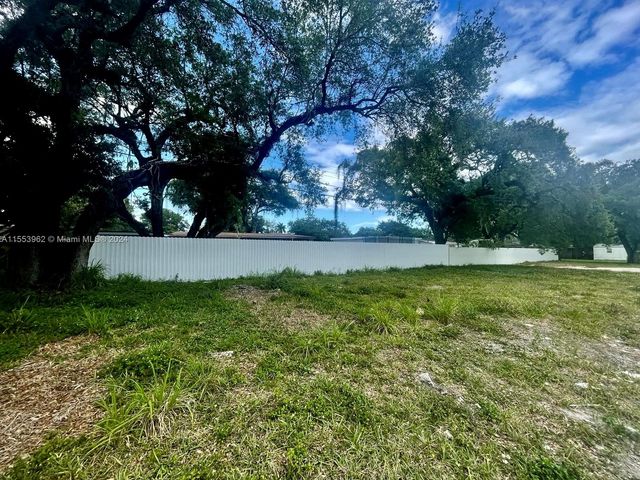 2451 NW 167th St, Miami Gardens, FL 33056