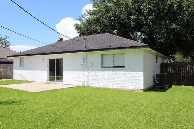 210 Brigadoon Lane, Friendswood, TX 77546