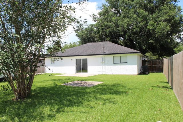 210 Brigadoon Lane, Friendswood, TX 77546