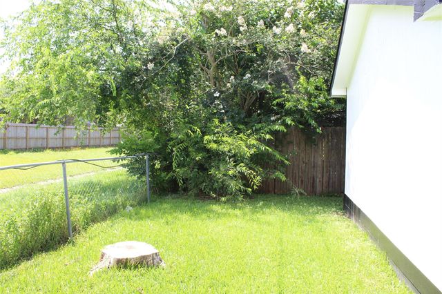 210 Brigadoon Lane, Friendswood, TX 77546