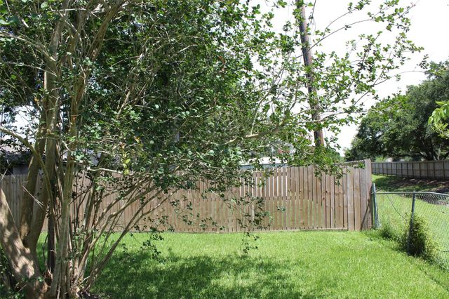 210 Brigadoon Lane, Friendswood, TX 77546