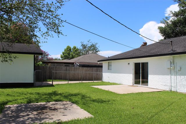 210 Brigadoon Lane, Friendswood, TX 77546