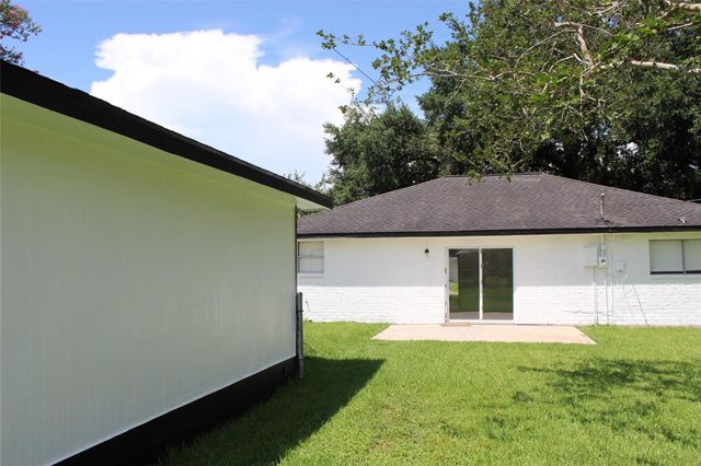 210 Brigadoon Lane, Friendswood, TX 77546