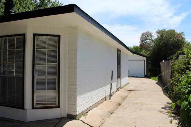 210 Brigadoon Lane, Friendswood, TX 77546