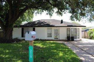 210 Brigadoon Lane, Friendswood, TX 77546