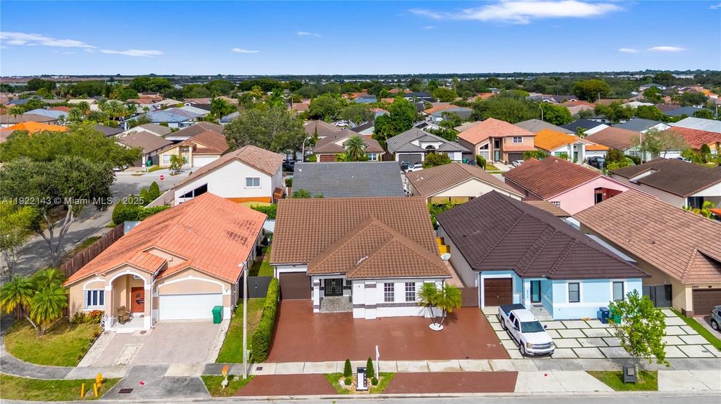 8985 NW 148th St, Miami Lakes, FL 33018