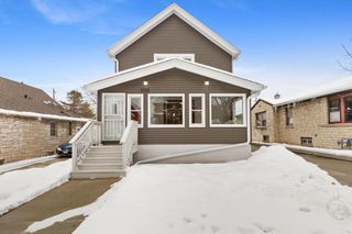2132 S 85th STREET, West Allis, WI 53227